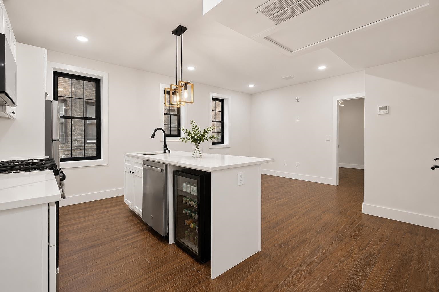 104 GLENWOOD AVE Unit: 104