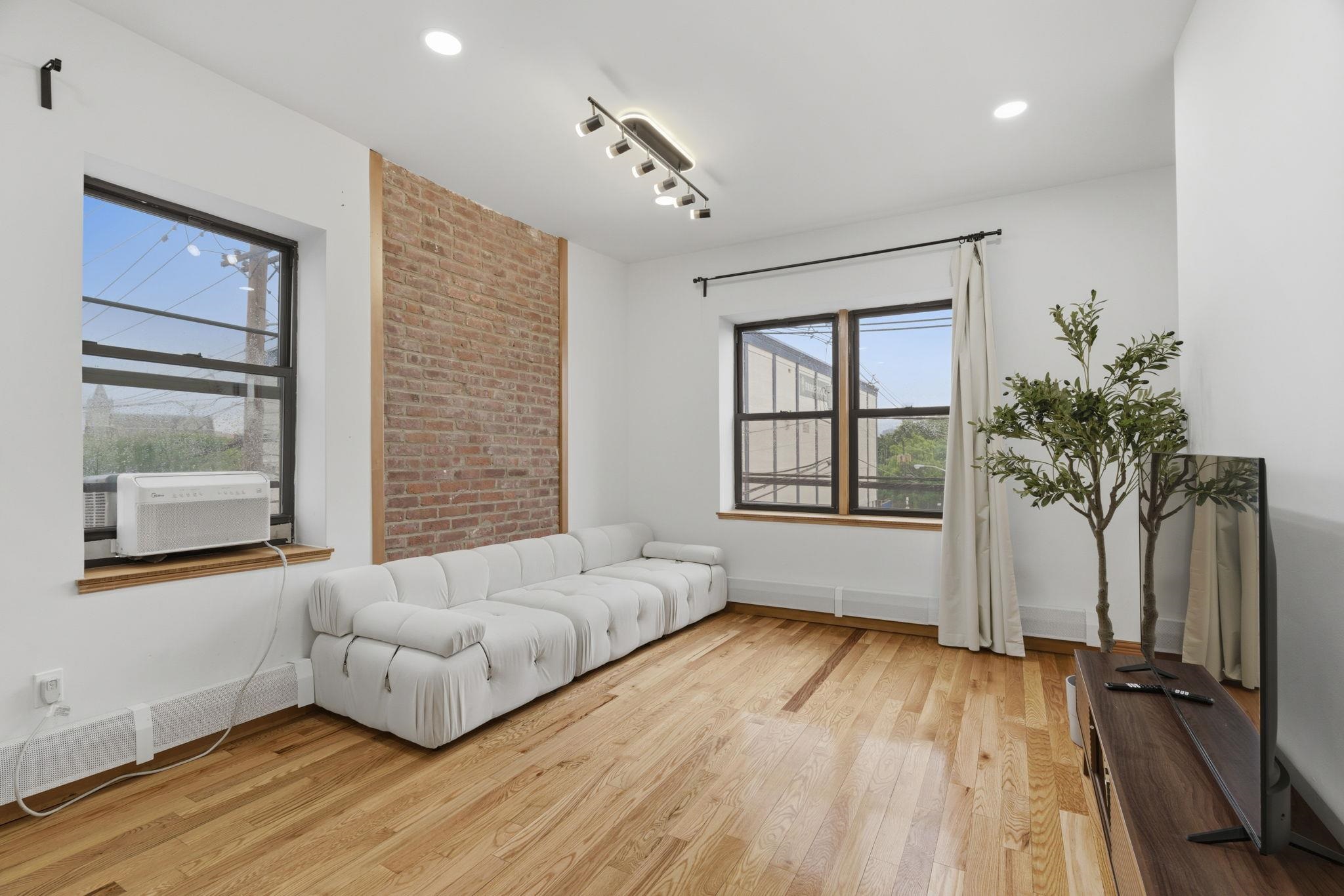 25 HIGH ST Unit: 3