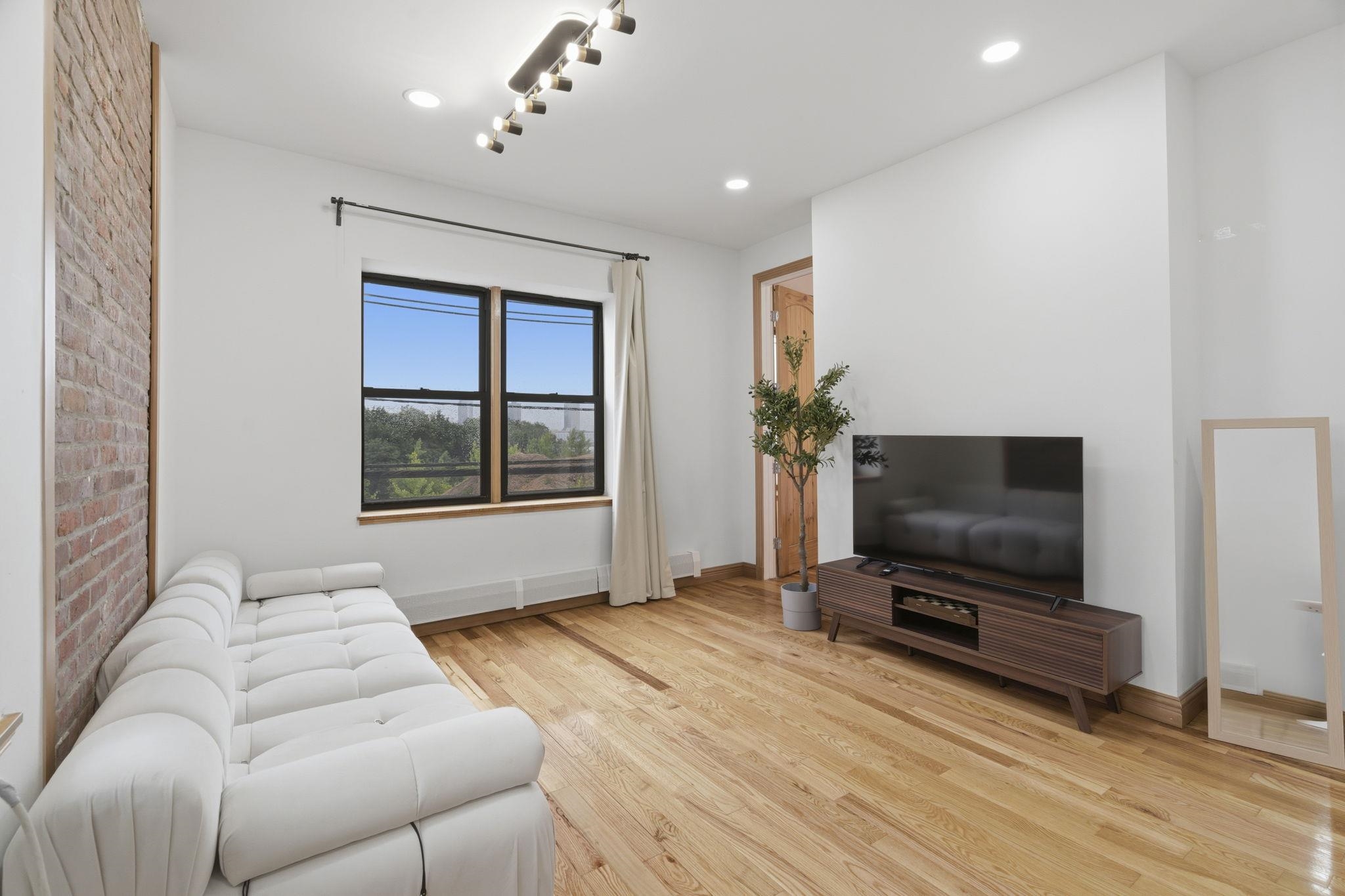 25 HIGH ST Unit: 3
