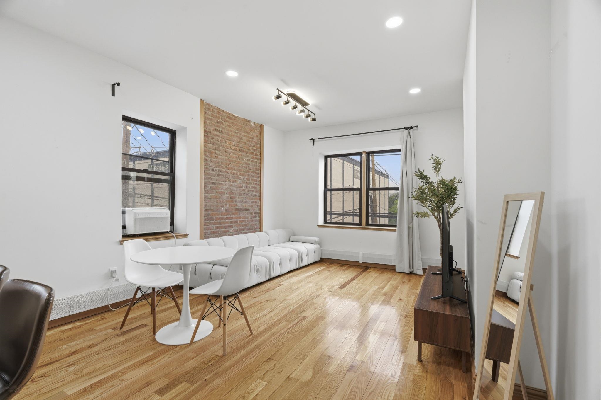 25 HIGH ST Unit: 3