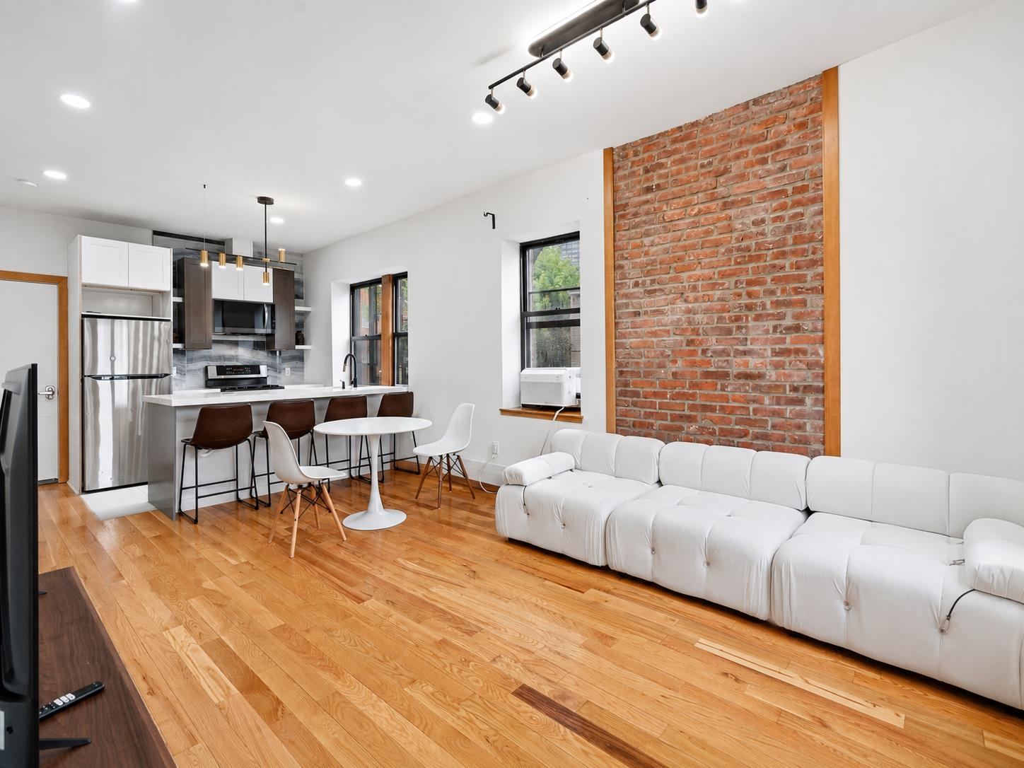 25 HIGH ST Unit: 3
