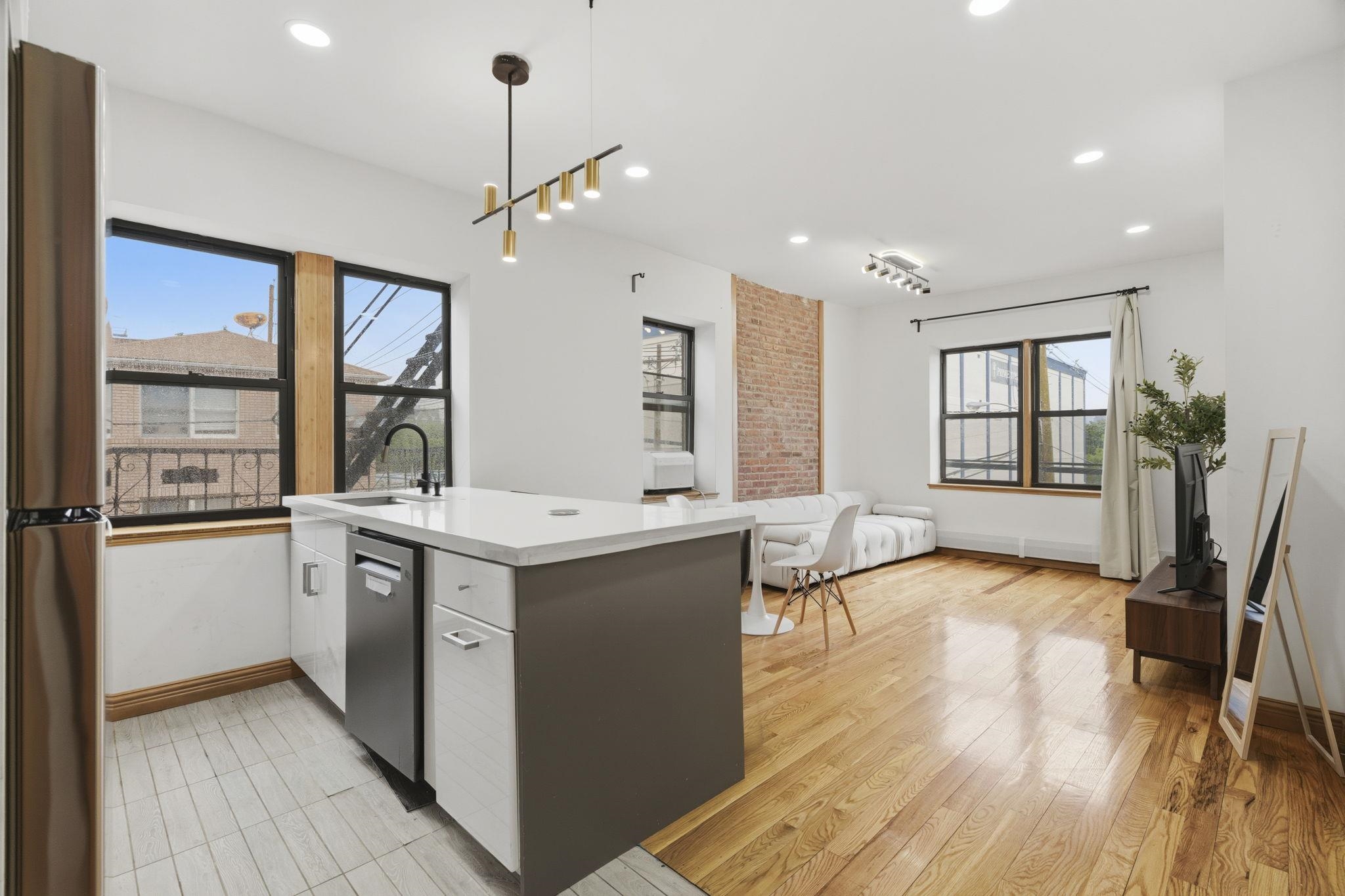 25 HIGH ST Unit: 3