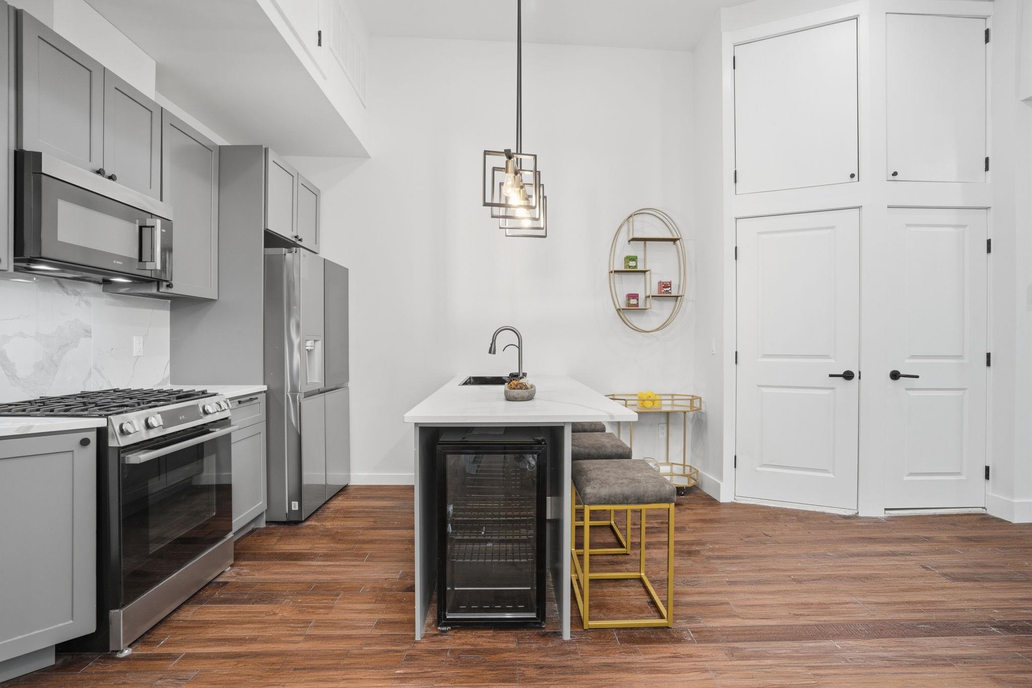 104 GLENWOOD AVE Unit: 205