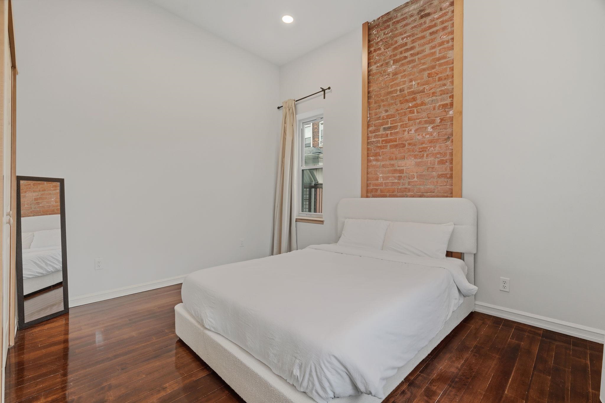 25 HIGH ST Unit: 4