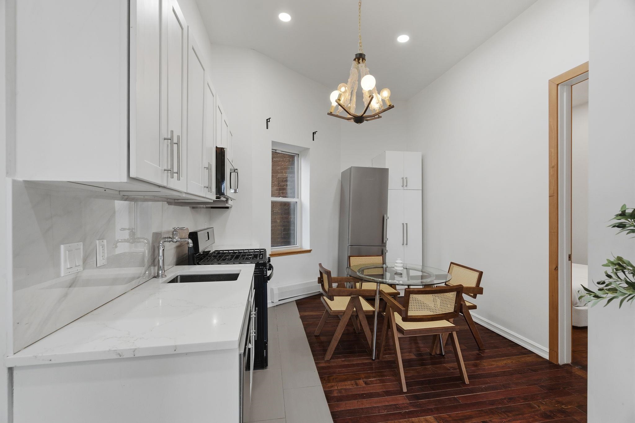 25 HIGH ST Unit: 4