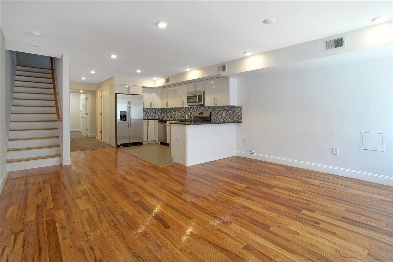 151 VAN HORNE ST Unit: 1