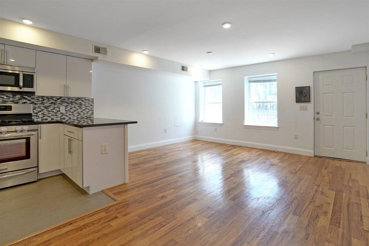 151 VAN HORNE ST Unit: 1