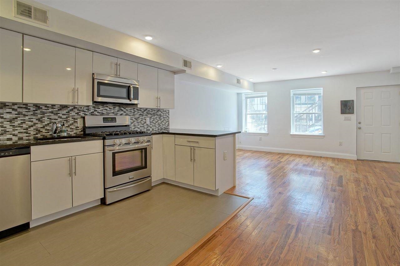 151 VAN HORNE ST Unit: 1