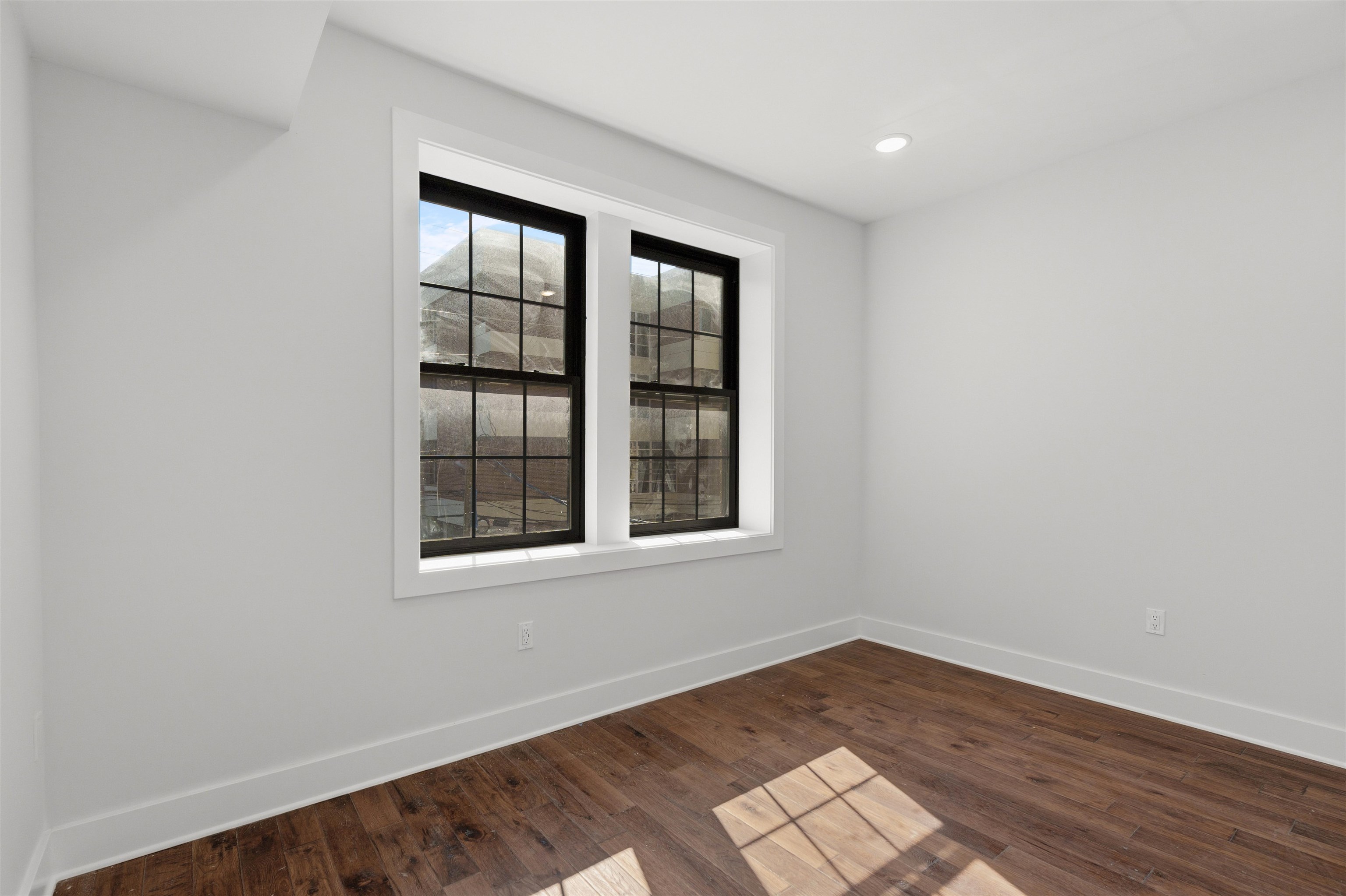 104 GLENWOOD AVE Unit: 200