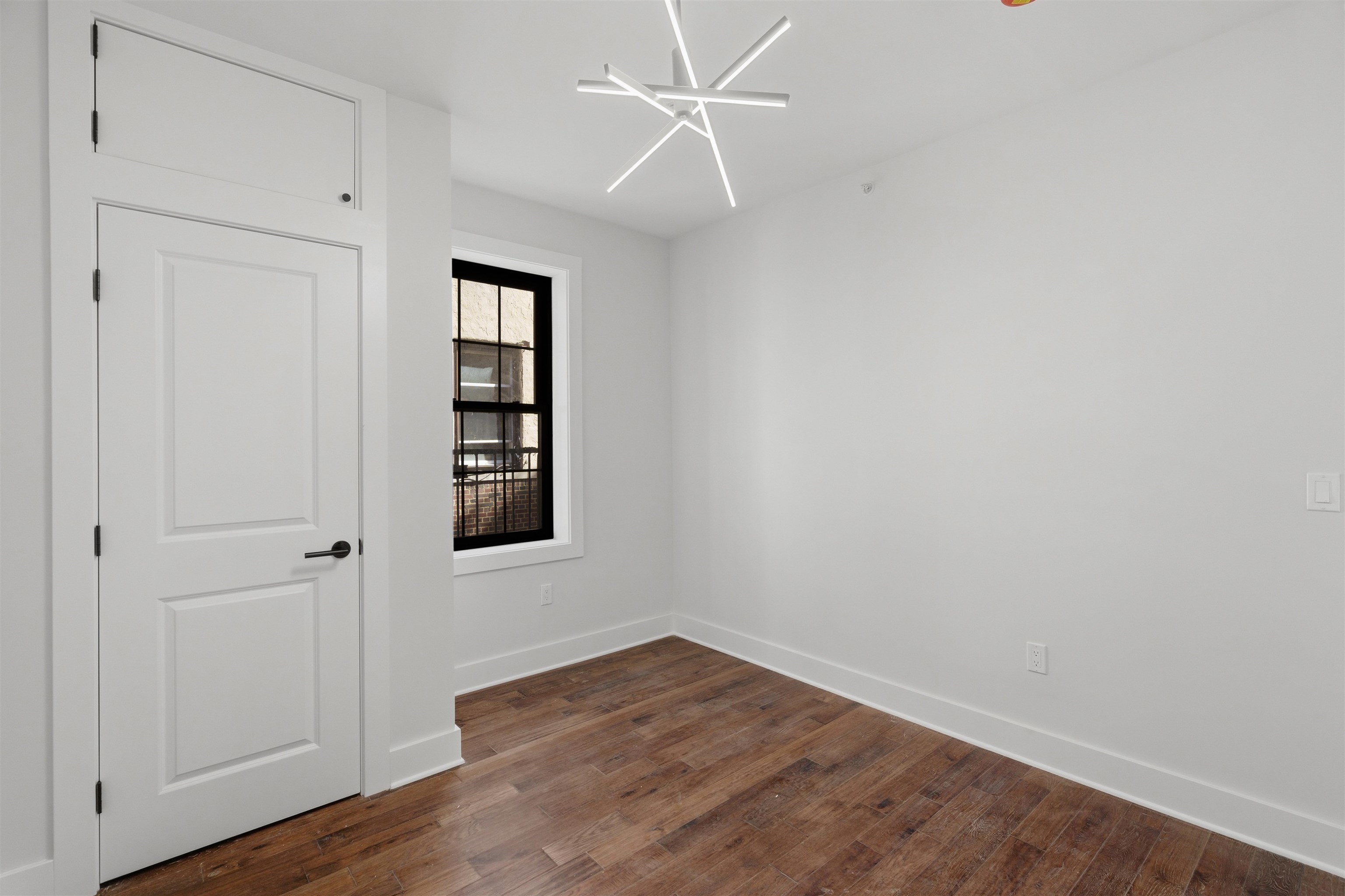 104 GLENWOOD AVE Unit: 200