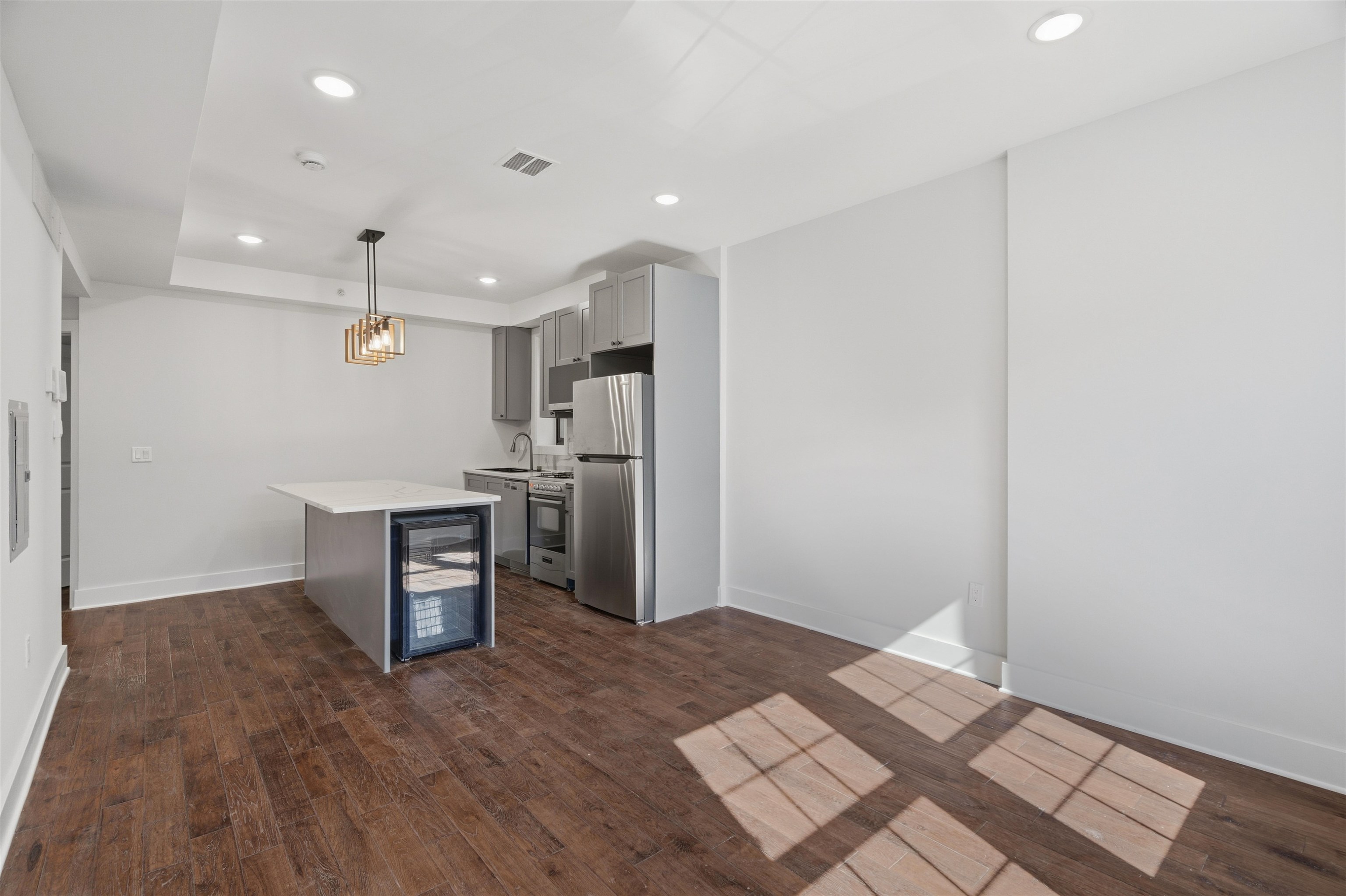 104 GLENWOOD AVE Unit: 200