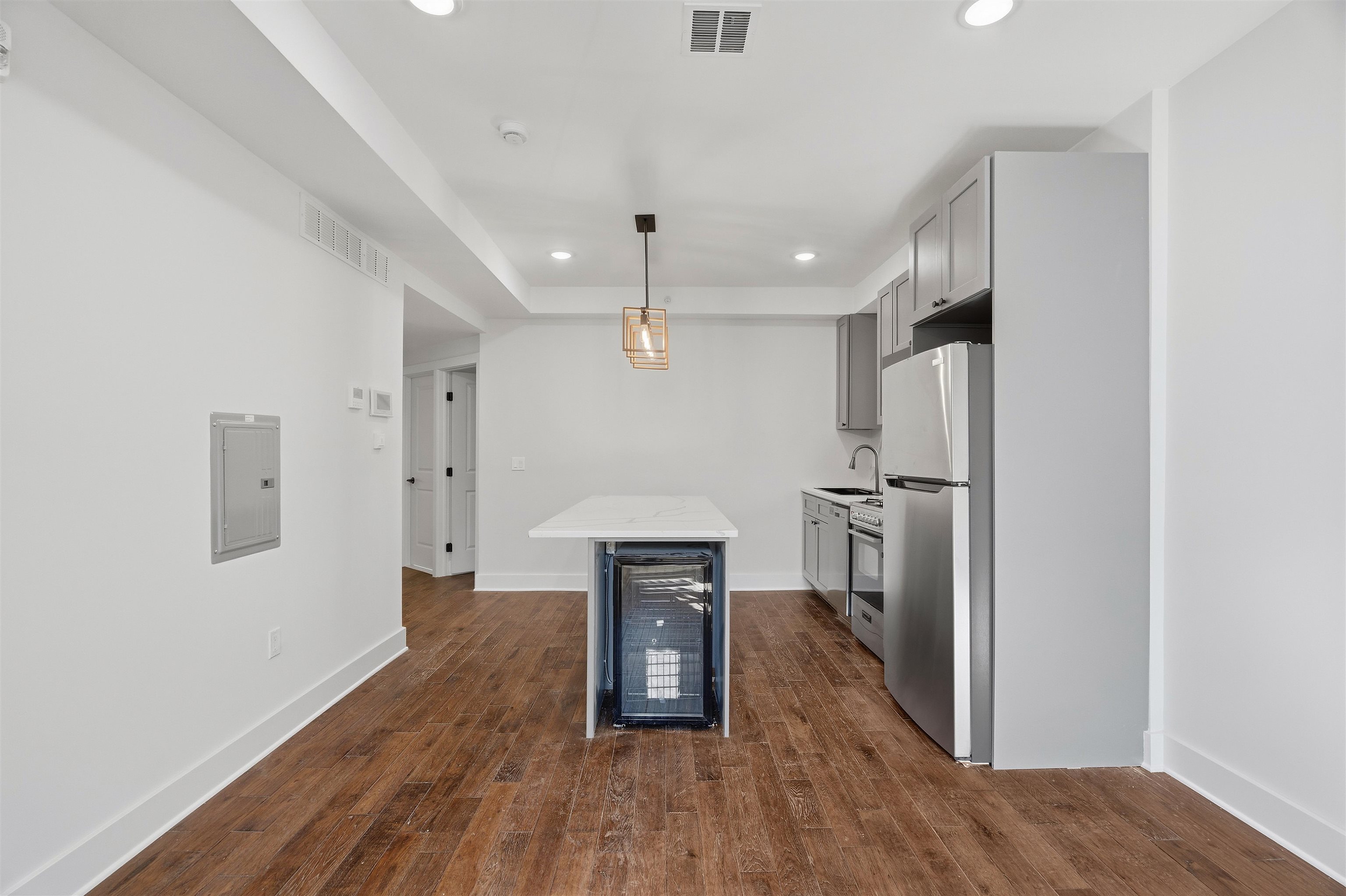 104 GLENWOOD AVE Unit: 200