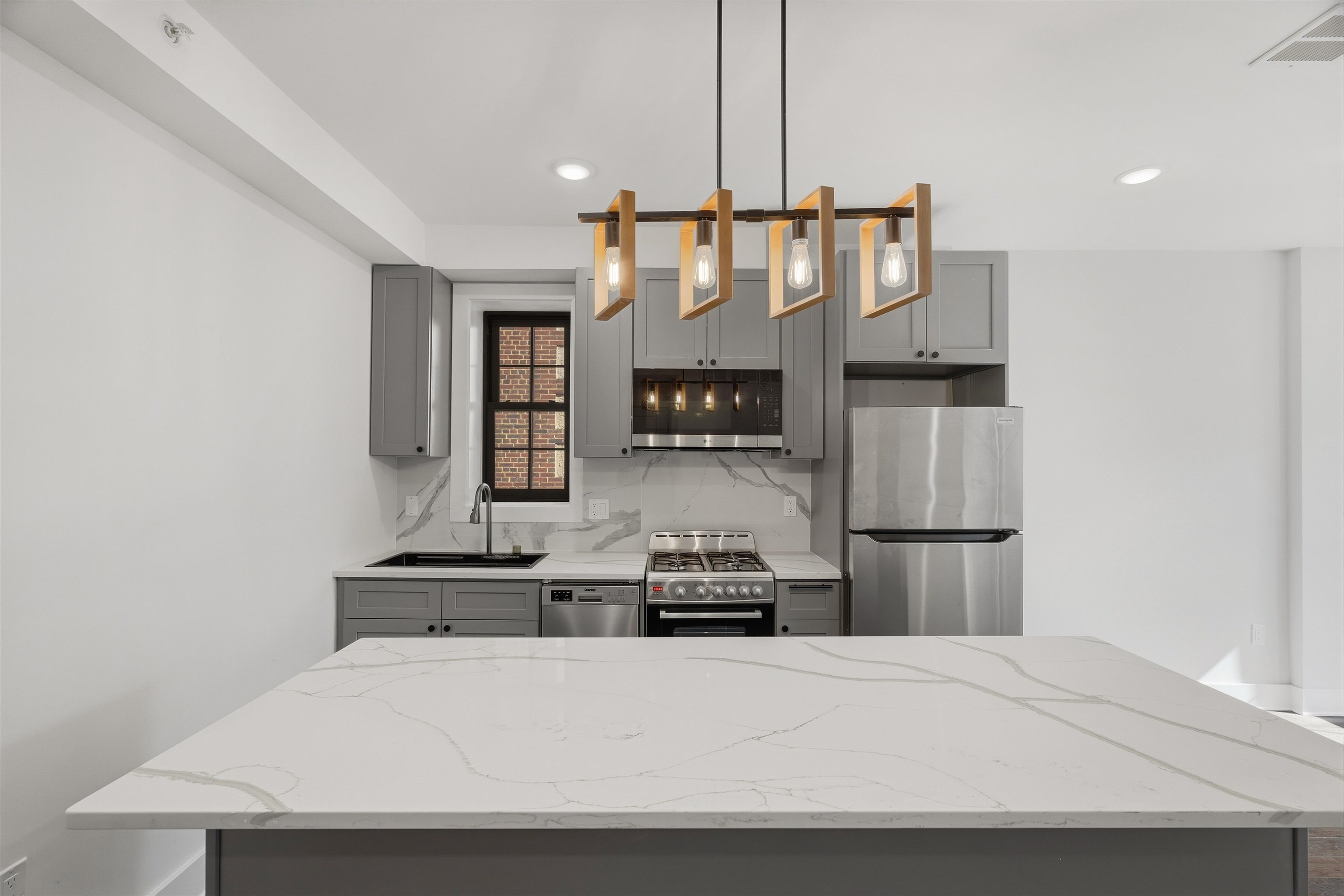 104 GLENWOOD AVE Unit: 200