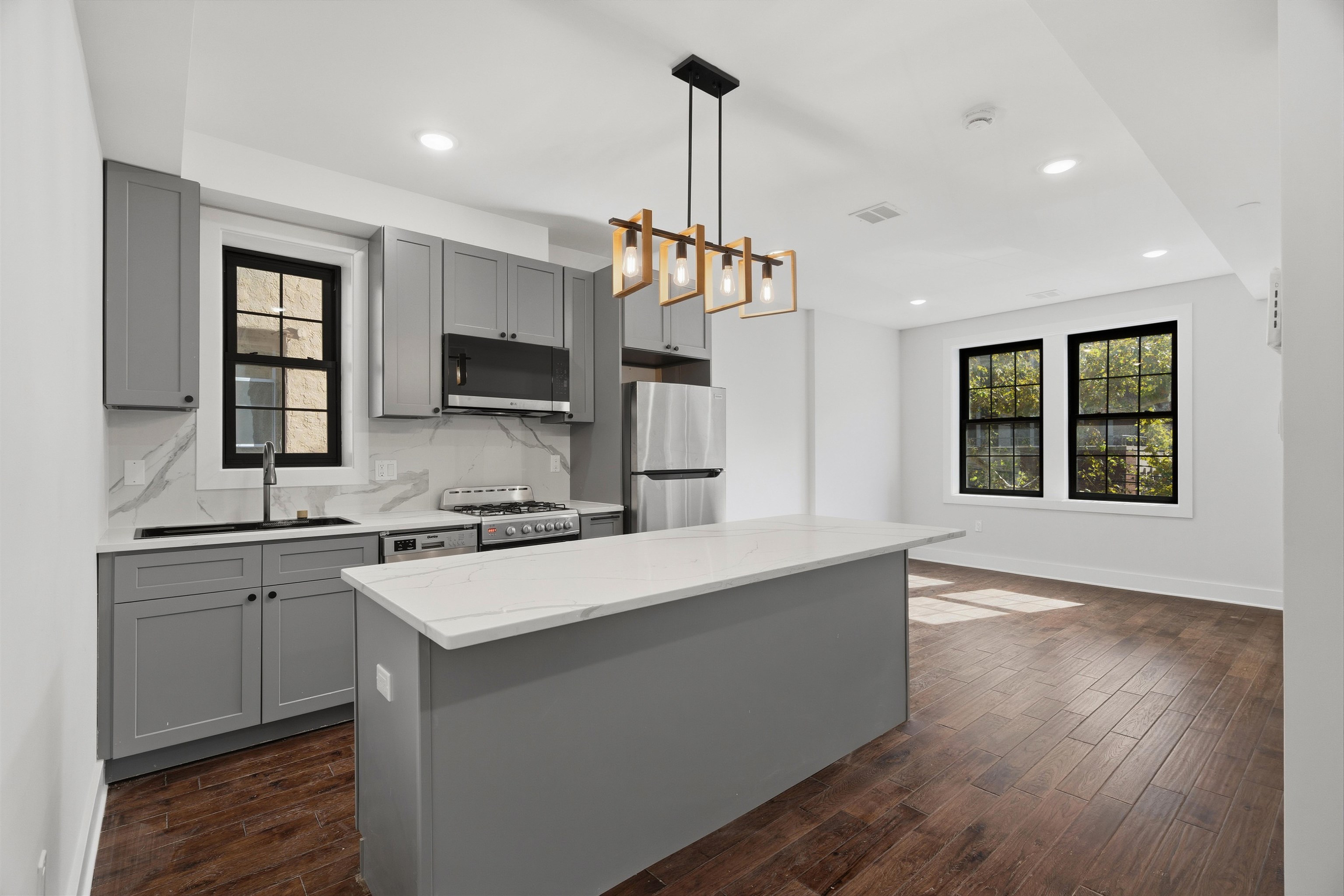 104 GLENWOOD AVE Unit: 200