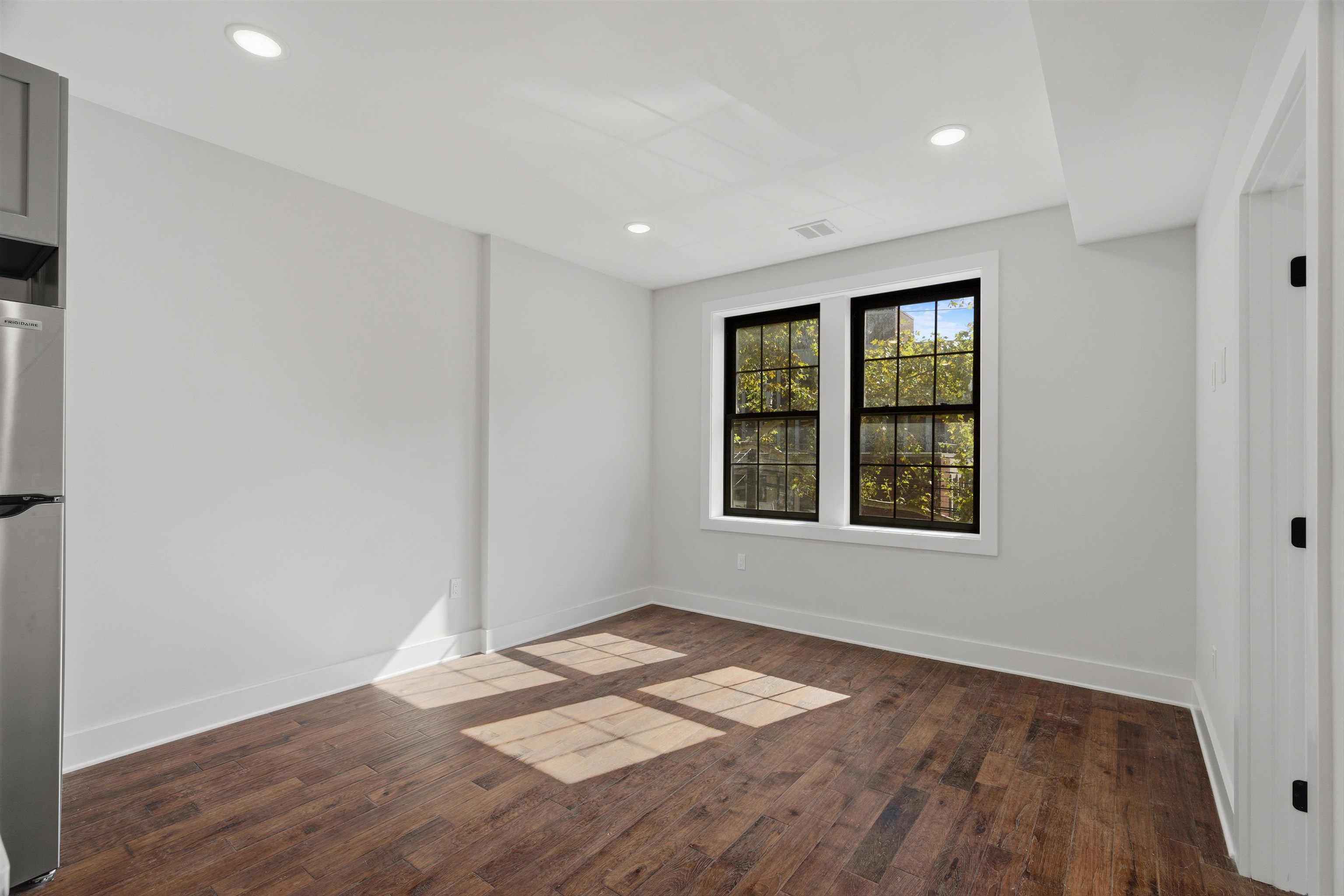 104 GLENWOOD AVE Unit: 200