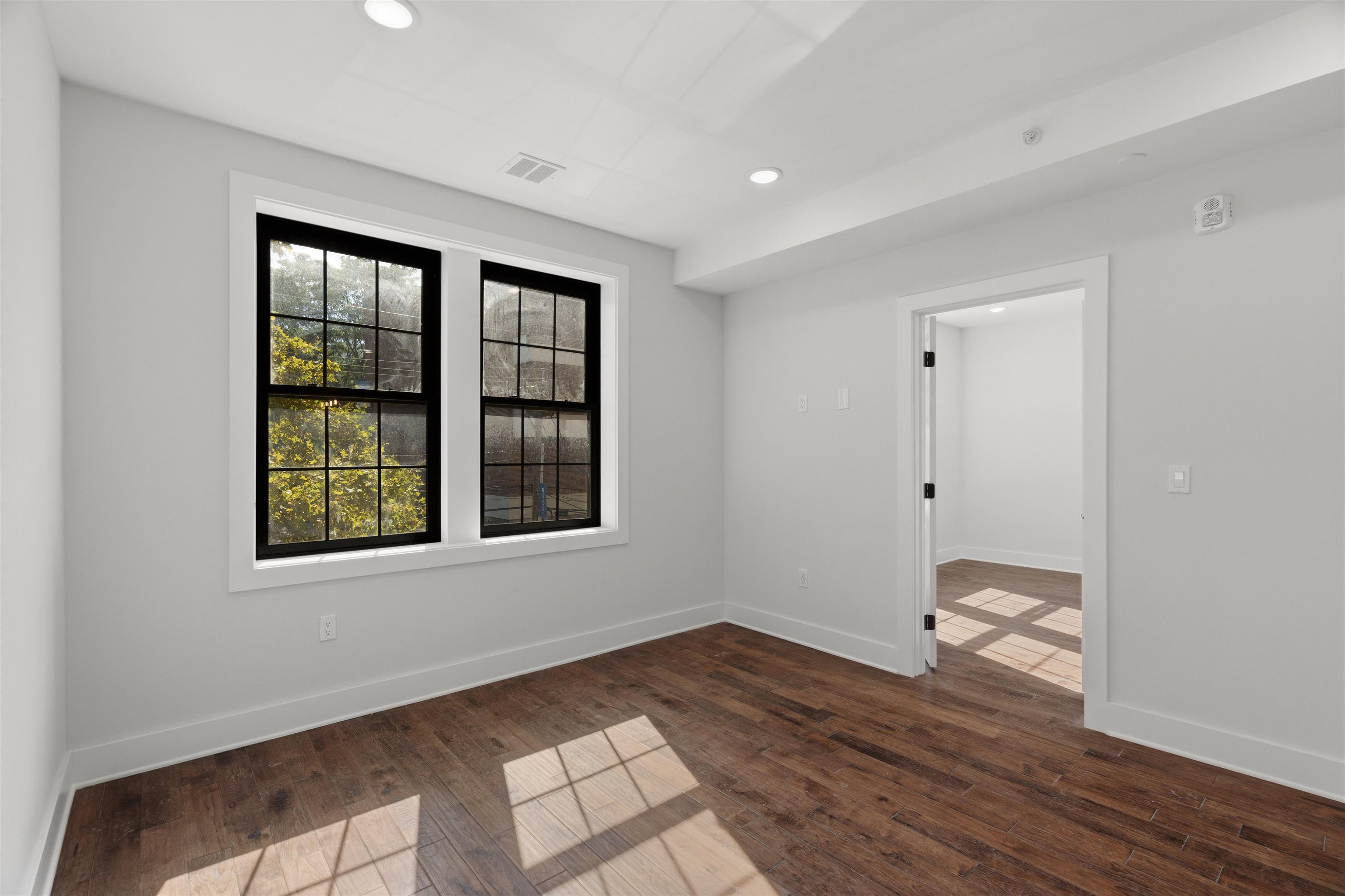 104 GLENWOOD AVE Unit: 200