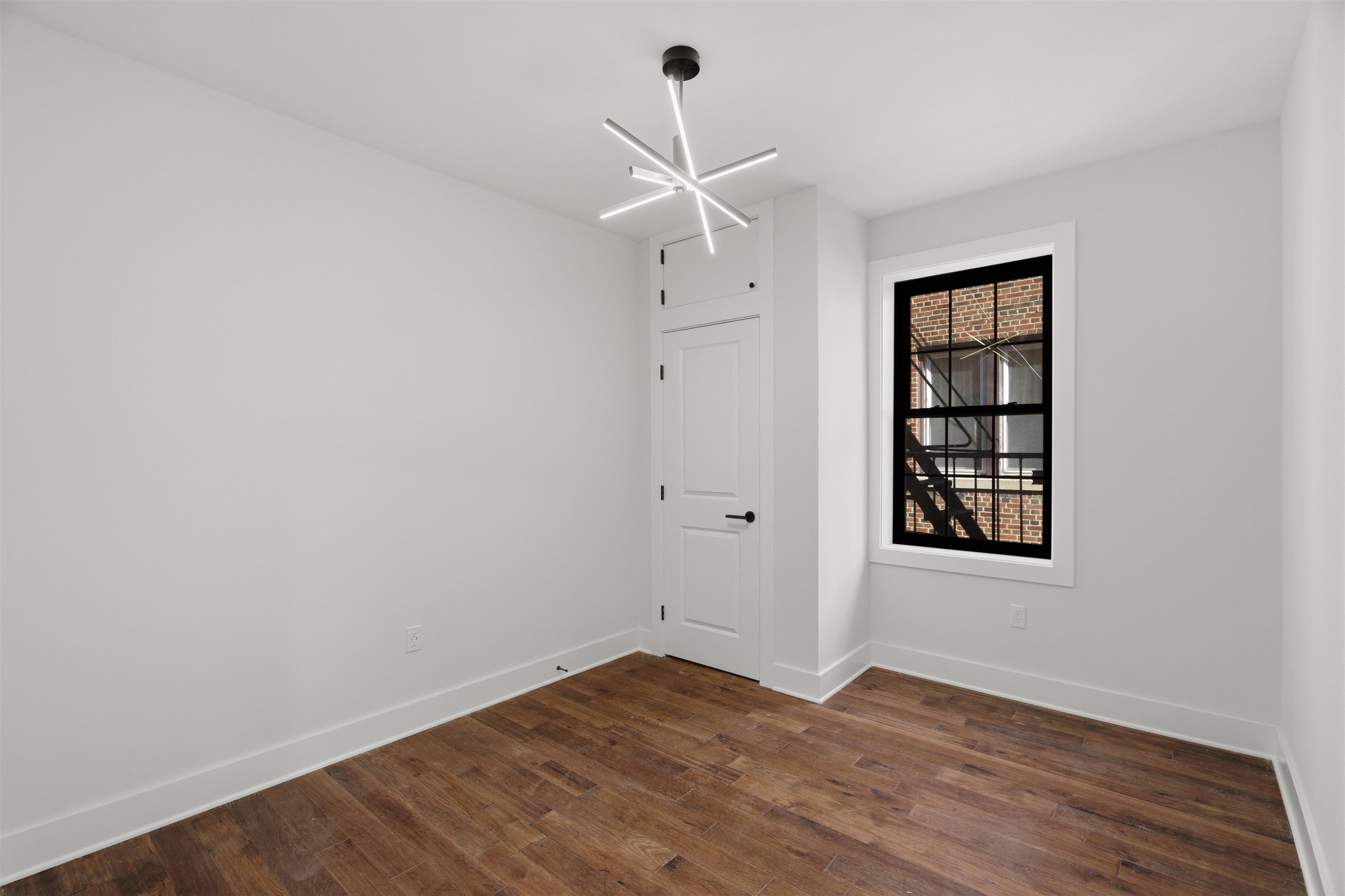 104 GLENWOOD AVE Unit: 200