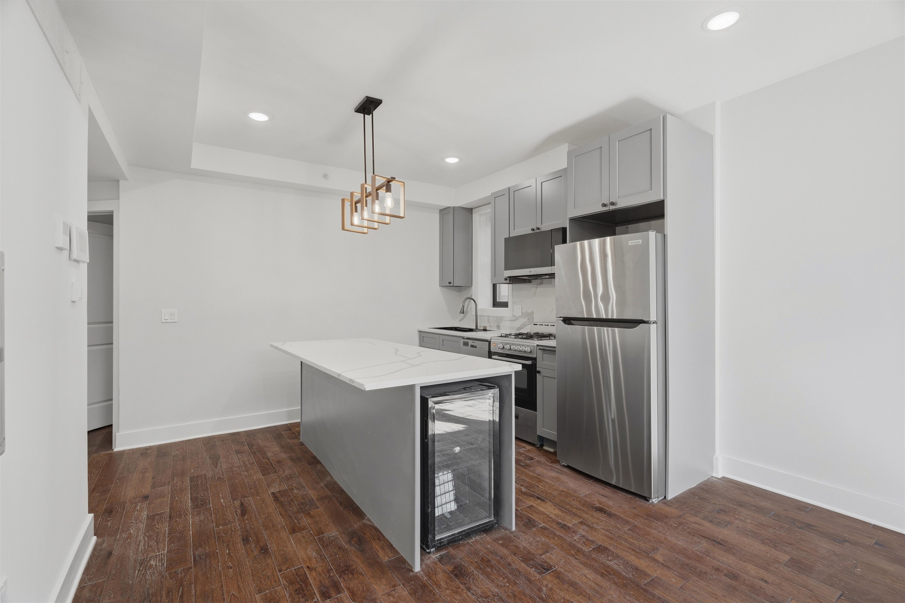 104 GLENWOOD AVE Unit: 200