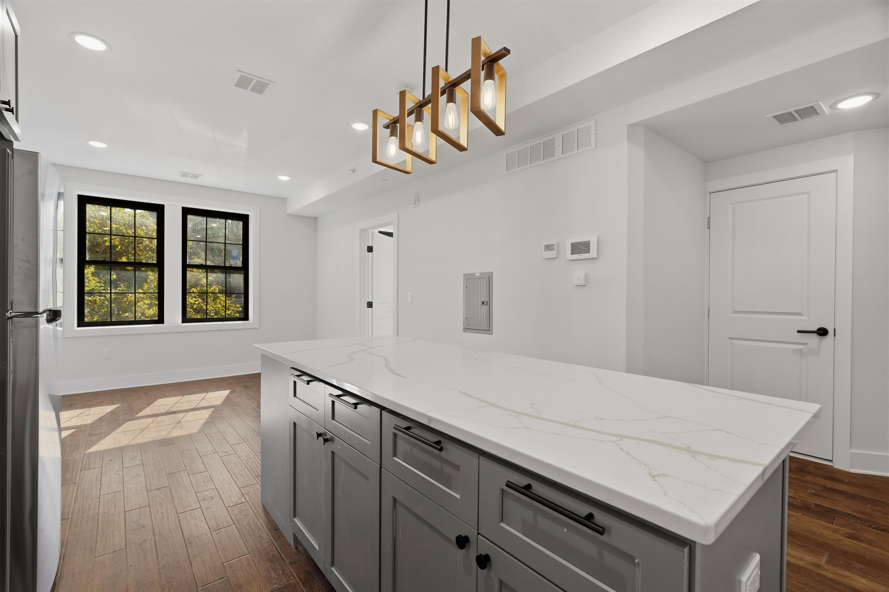 104 GLENWOOD AVE Unit: 200