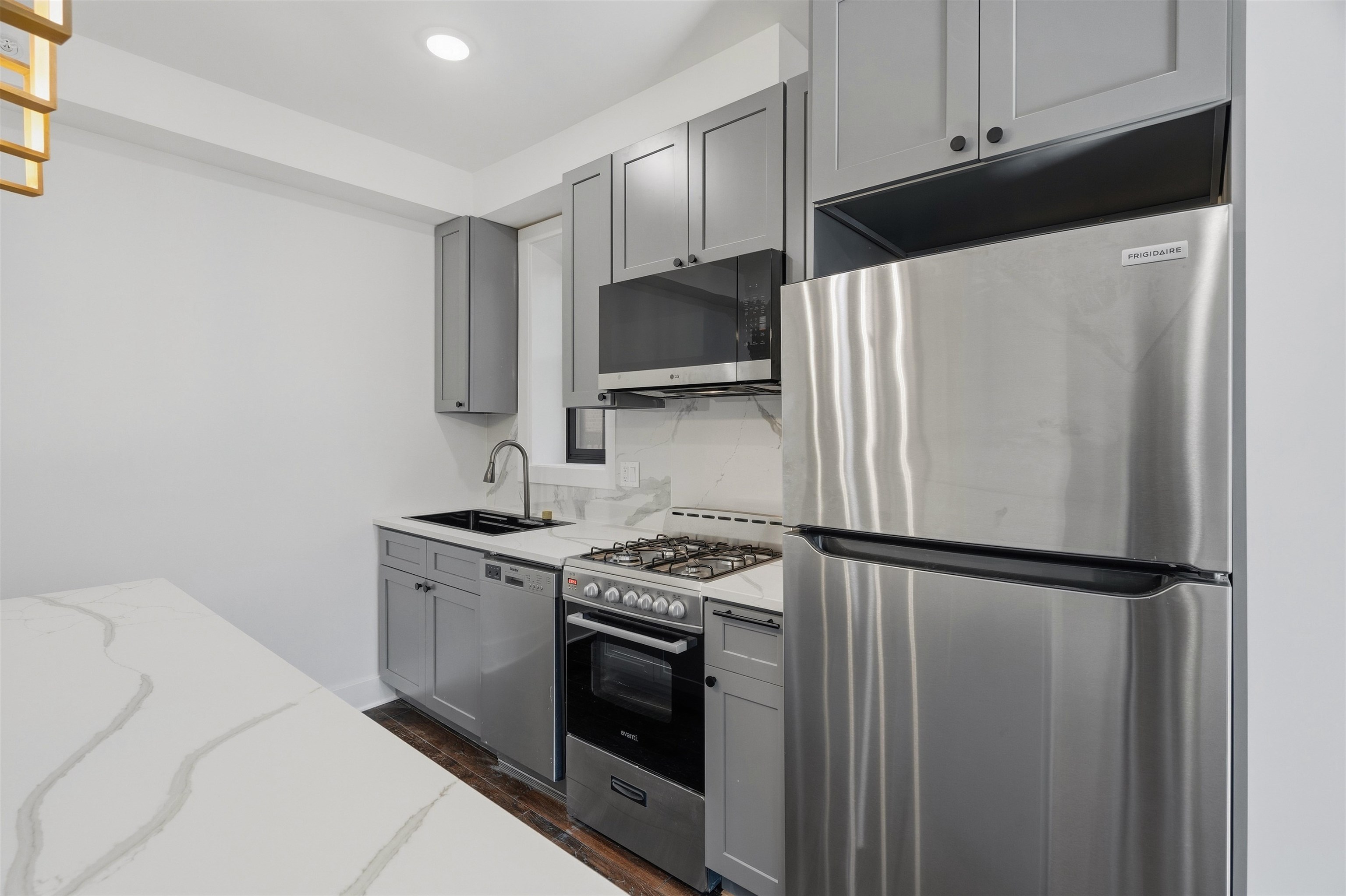 104 GLENWOOD AVE Unit: 200