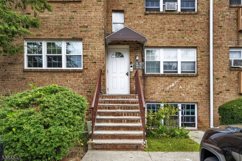 15 College Dr 15