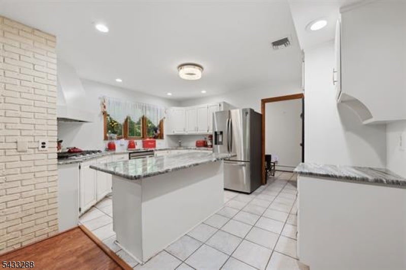 2 Carol Rd