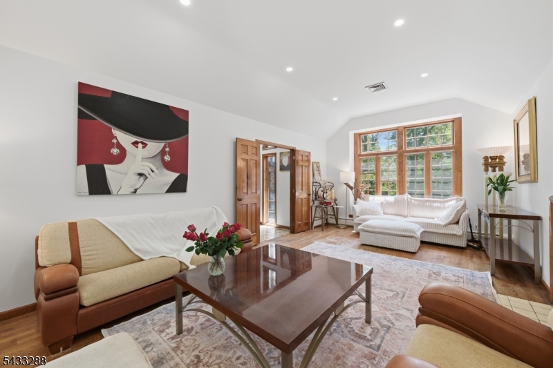 2 Carol Rd
