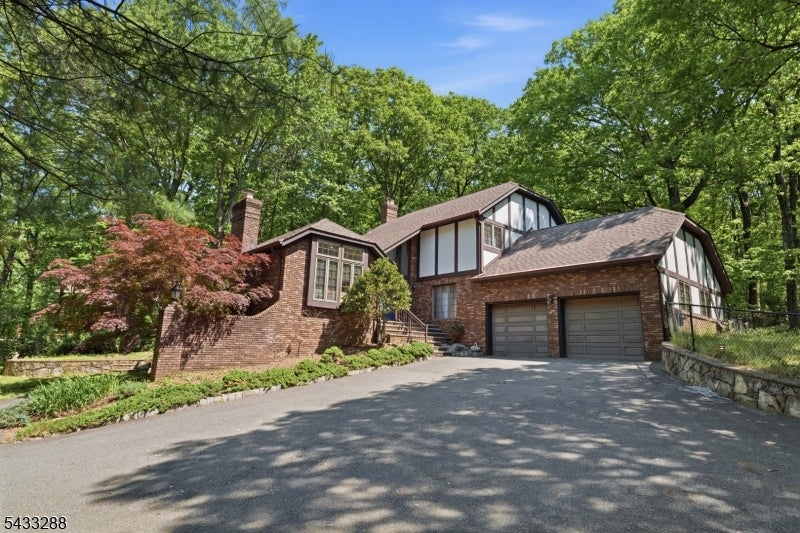 2 Carol Rd