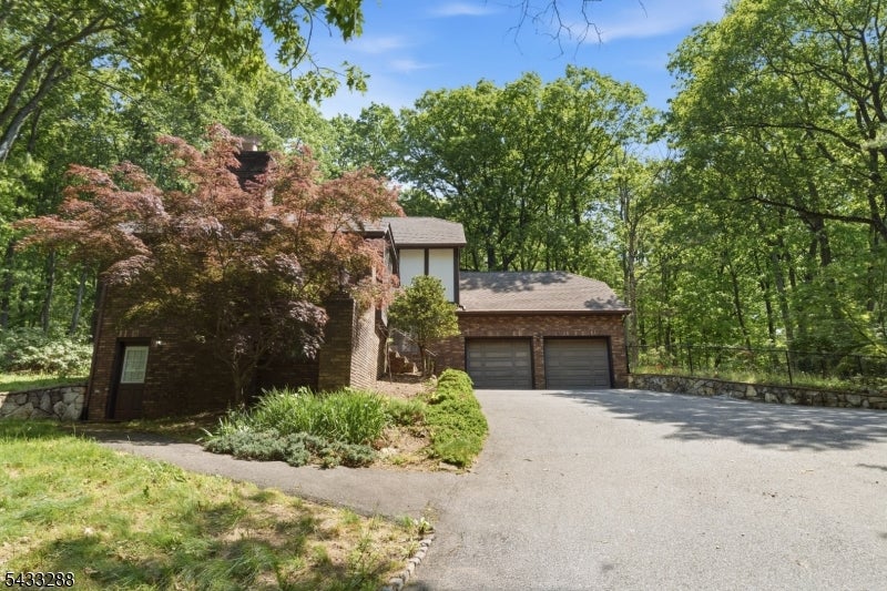 2 Carol Rd