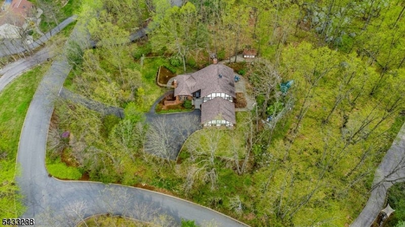 2 Carol Rd