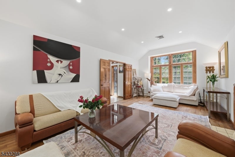 2 Carol Rd