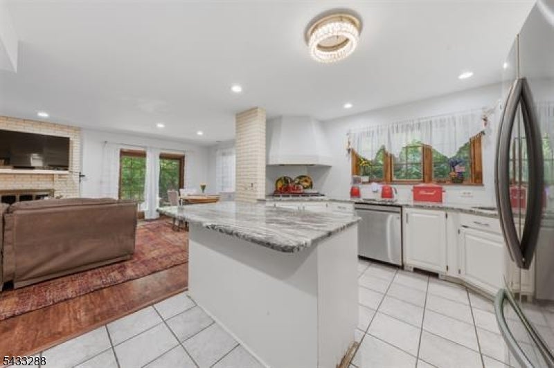 2 Carol Rd