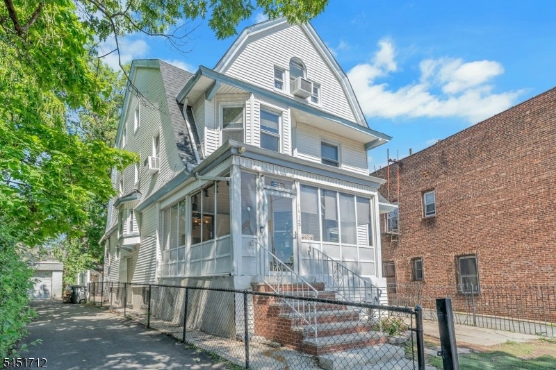 127 N 16Th St
