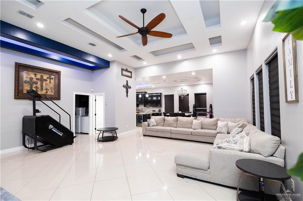 8404 Bougainvillea Drive