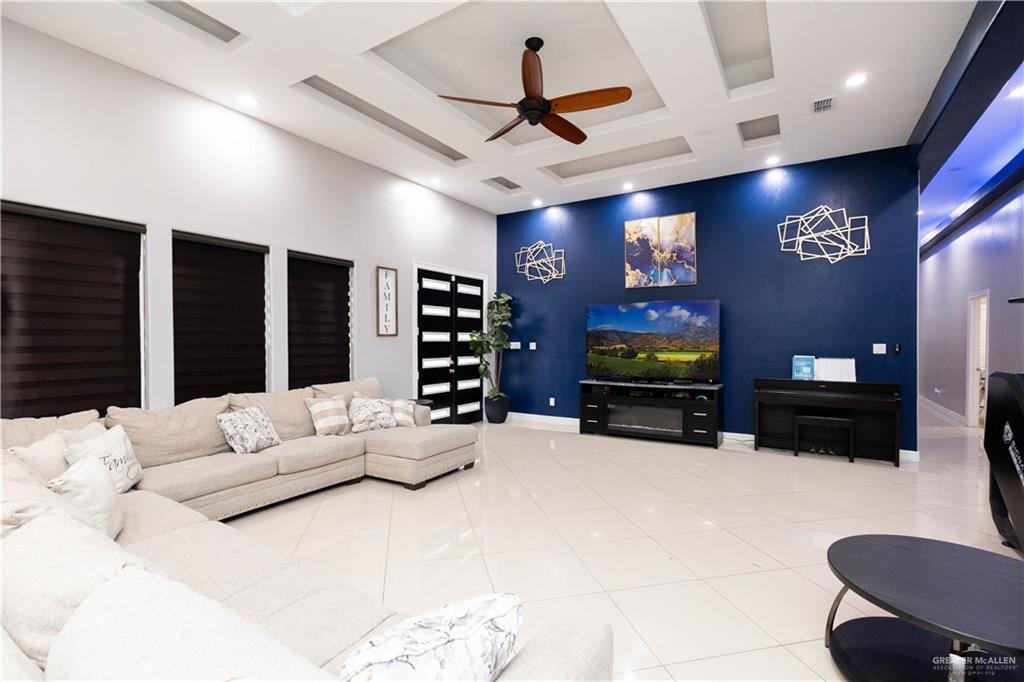 8404 Bougainvillea Drive