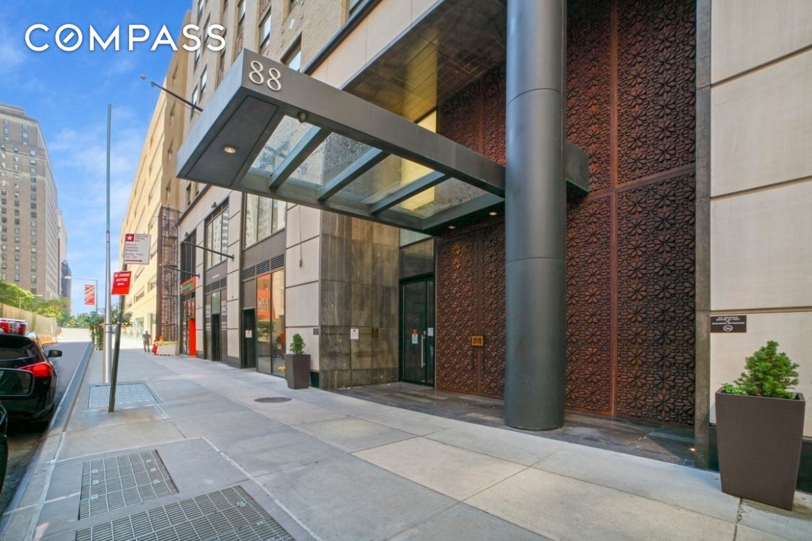 88 Greenwich Street 706