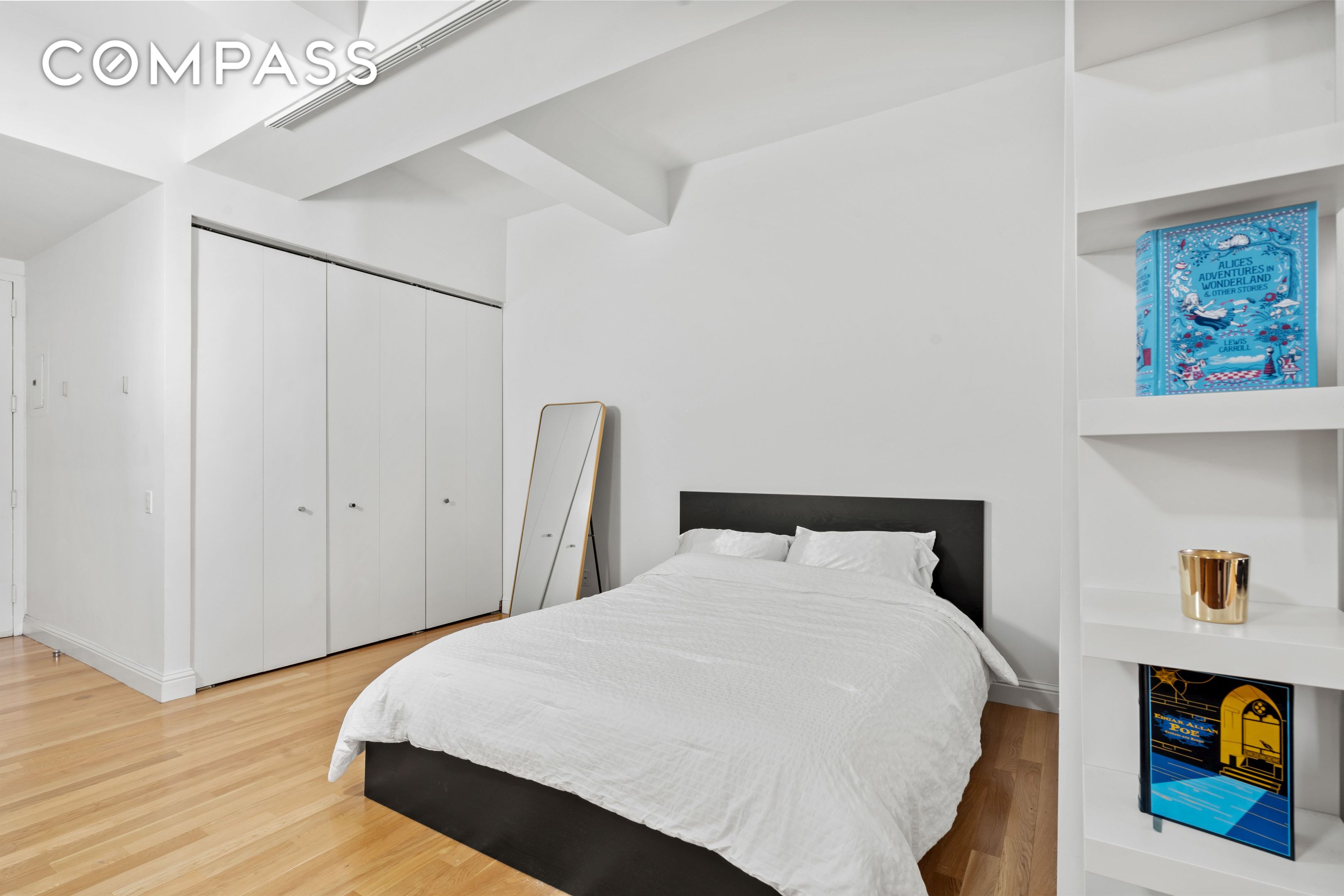 88 Greenwich Street 706