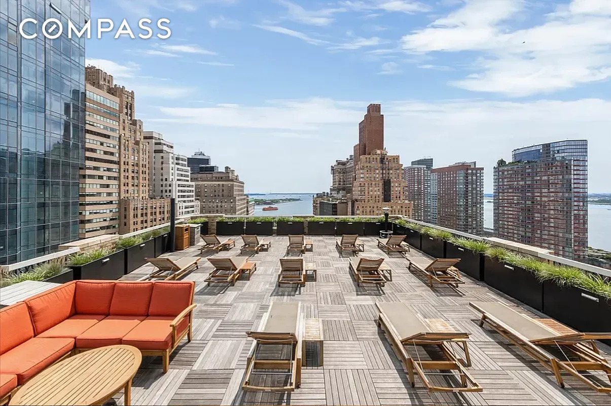88 Greenwich Street 706