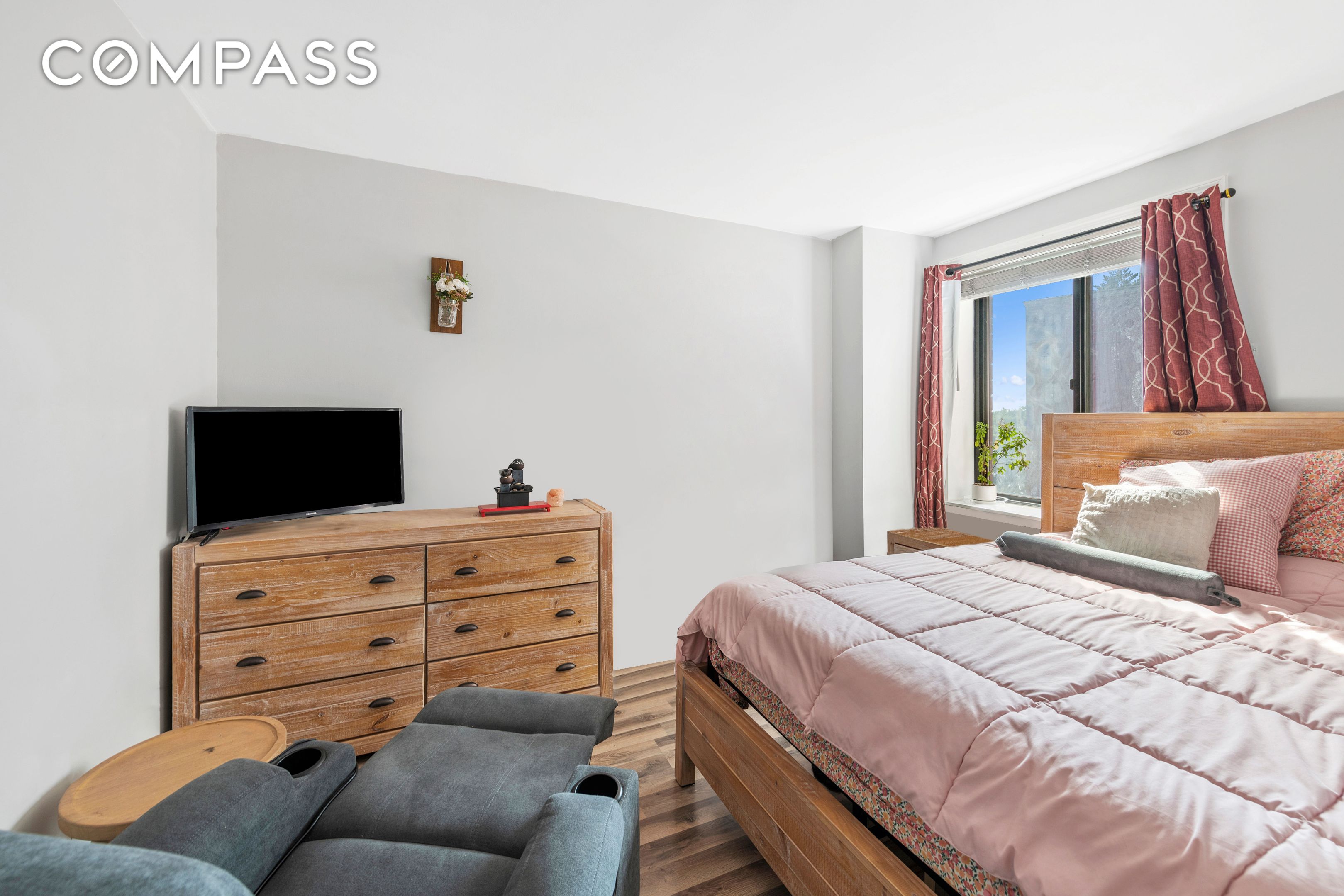 300 Rector Place 6T