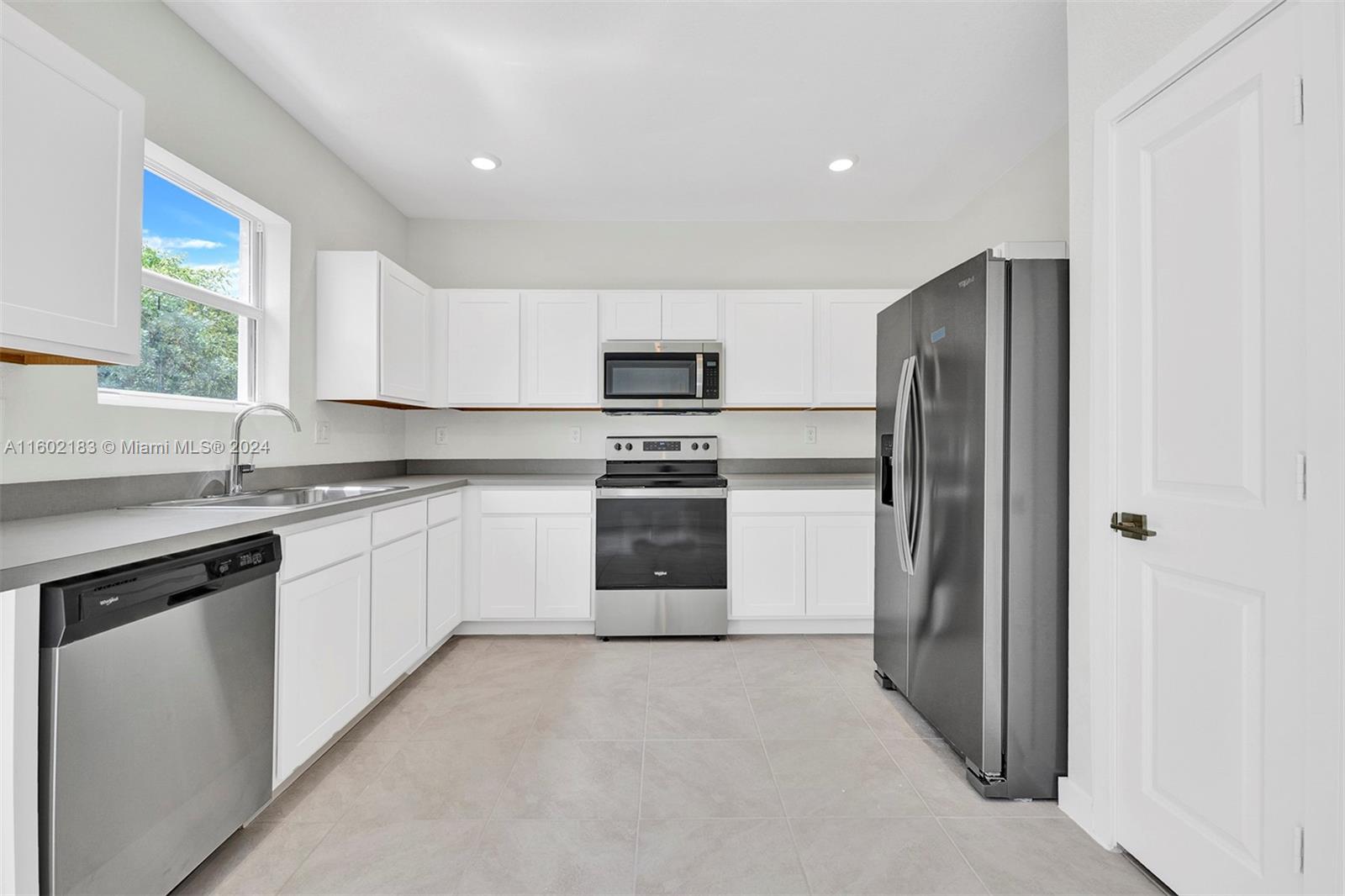 1713 SE 9th Ter