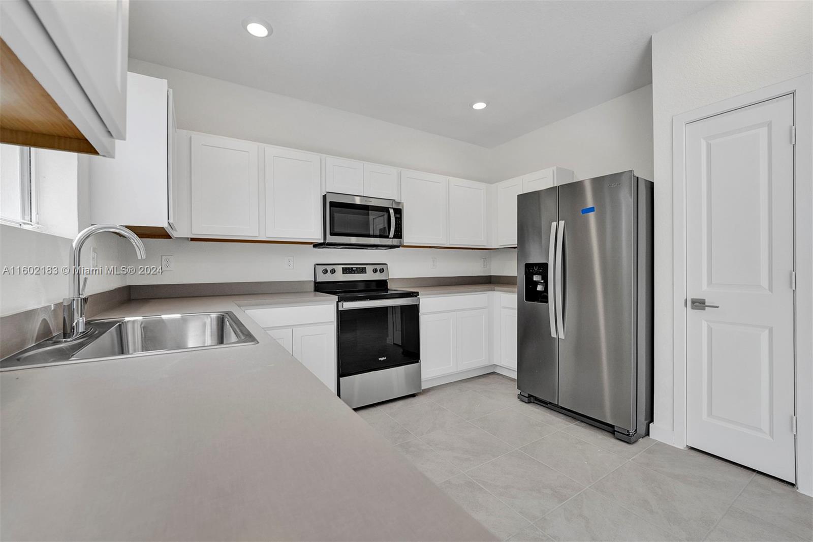 1713 SE 9th Ter