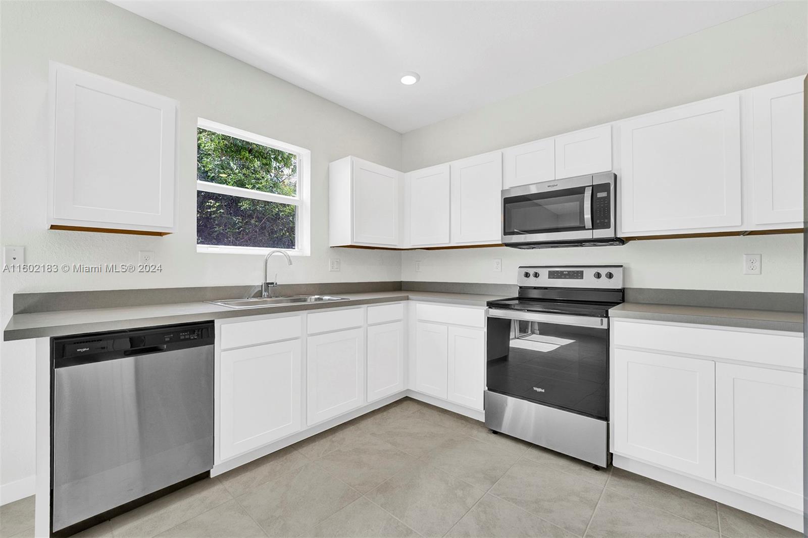 1713 SE 9th Ter