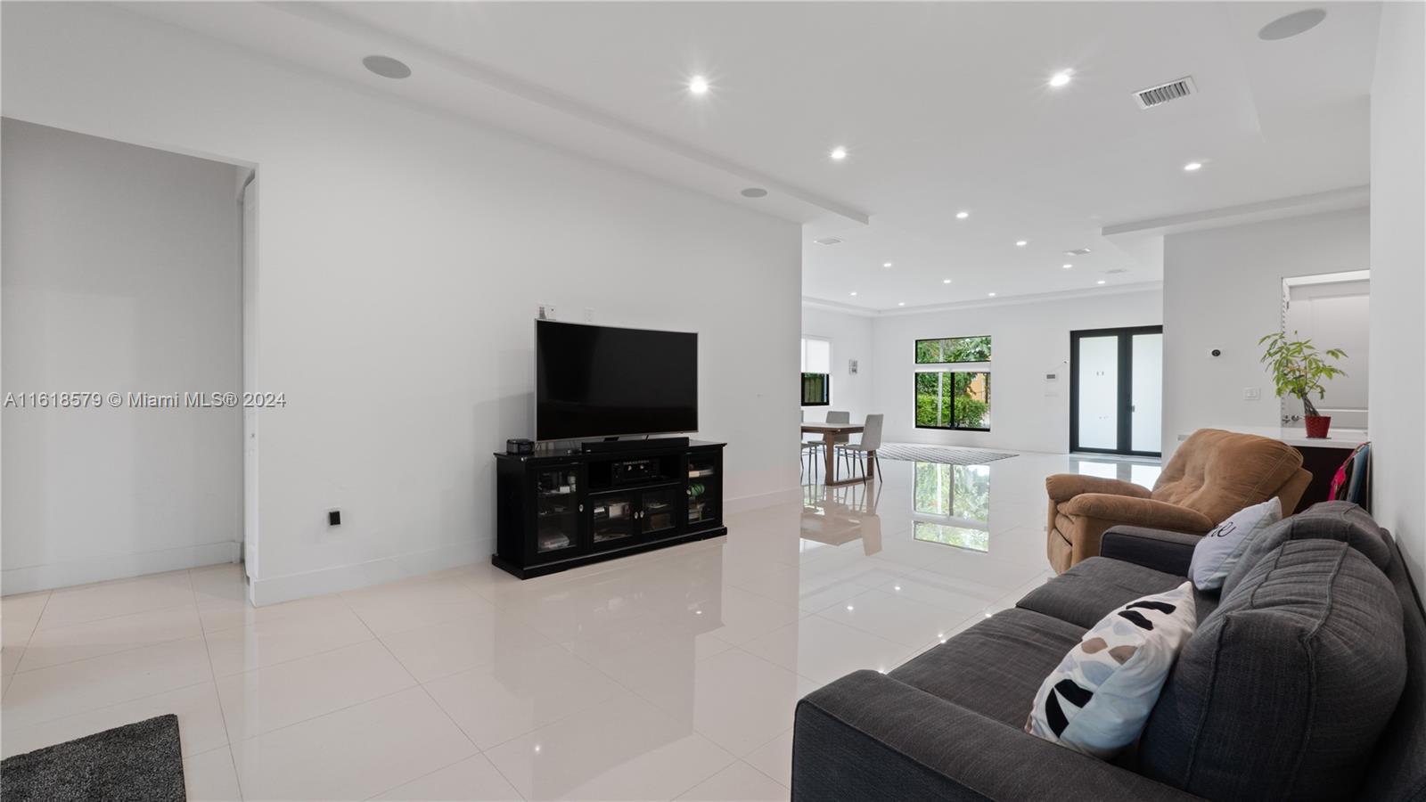 1419 SW 14th Ter