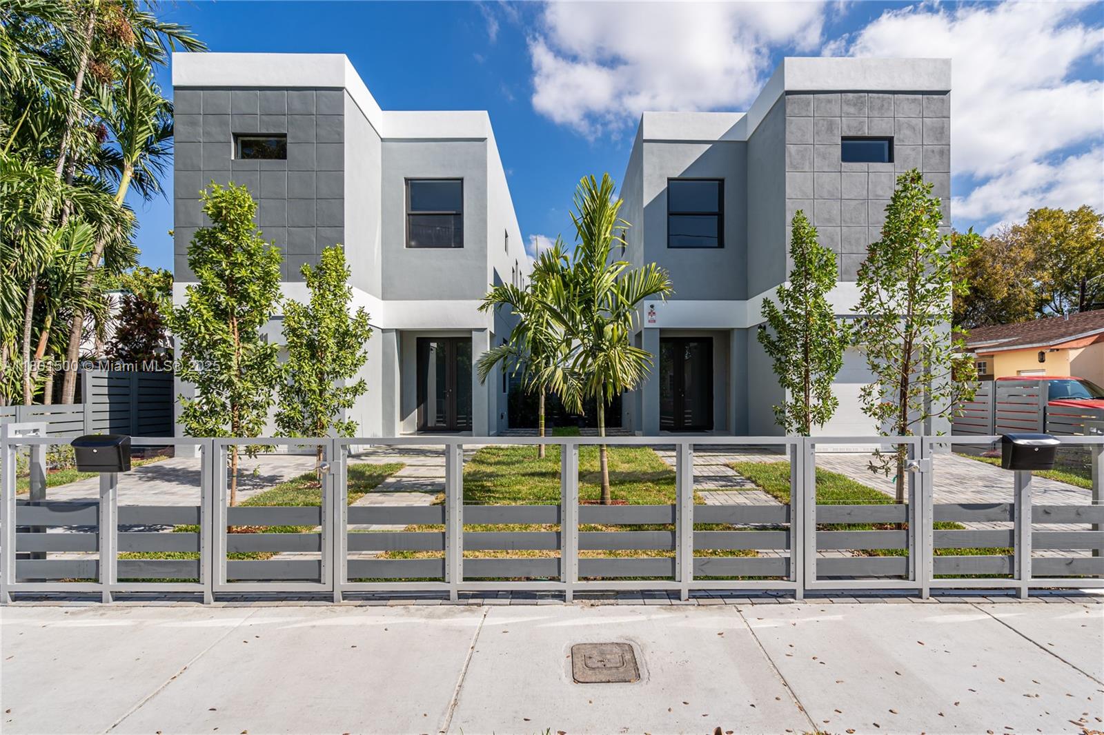 2911 SW 27th Ter