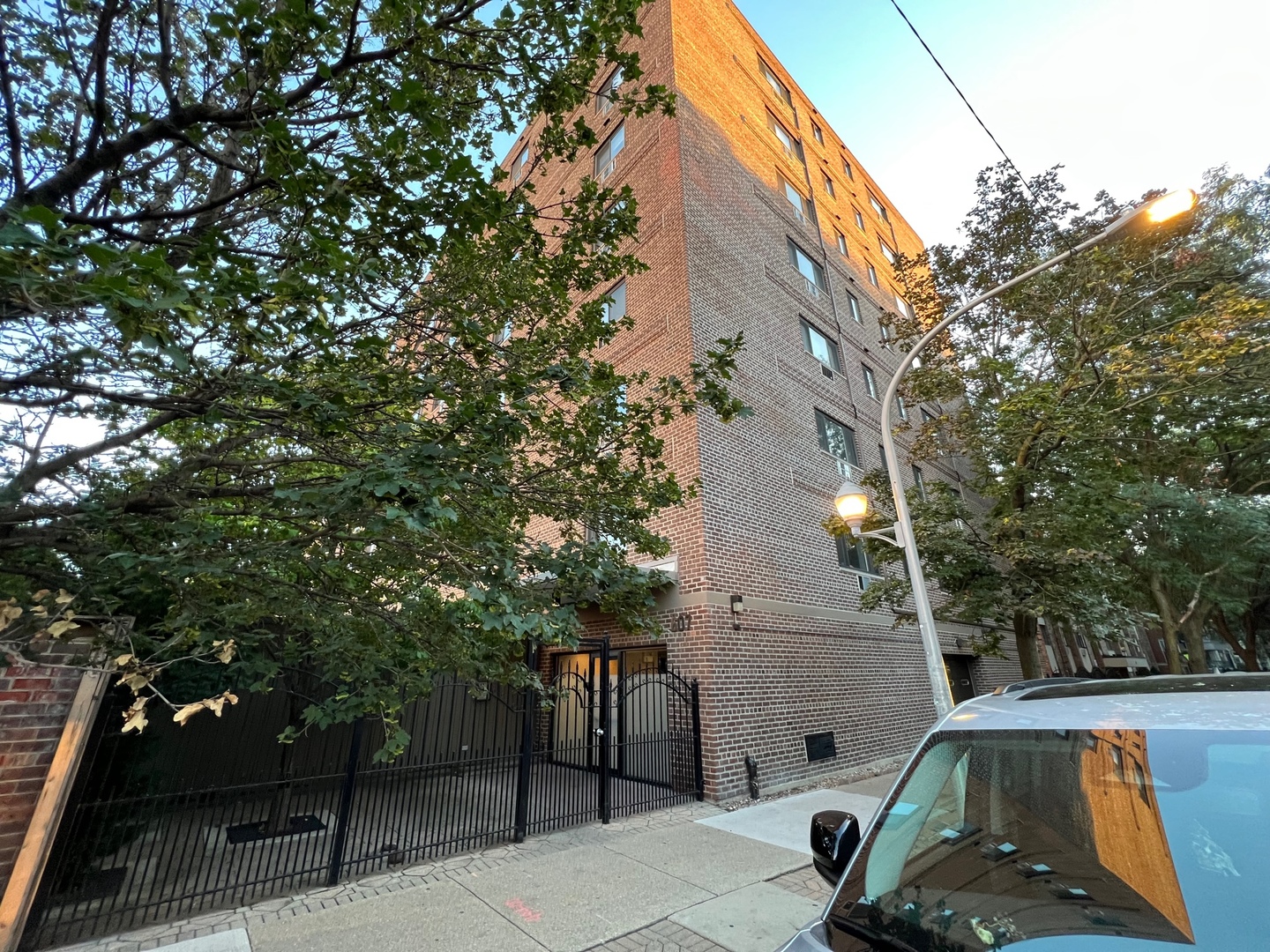 607 W Wrightwood Avenue Unit: 505