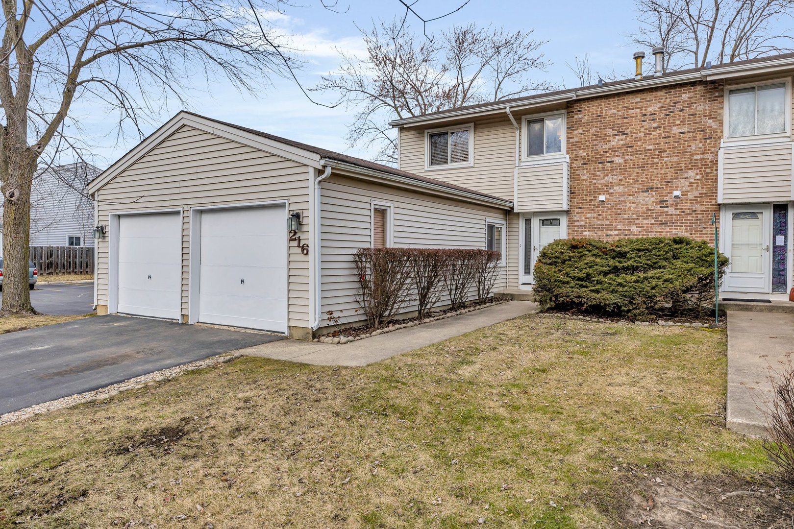 216 Douglass Way