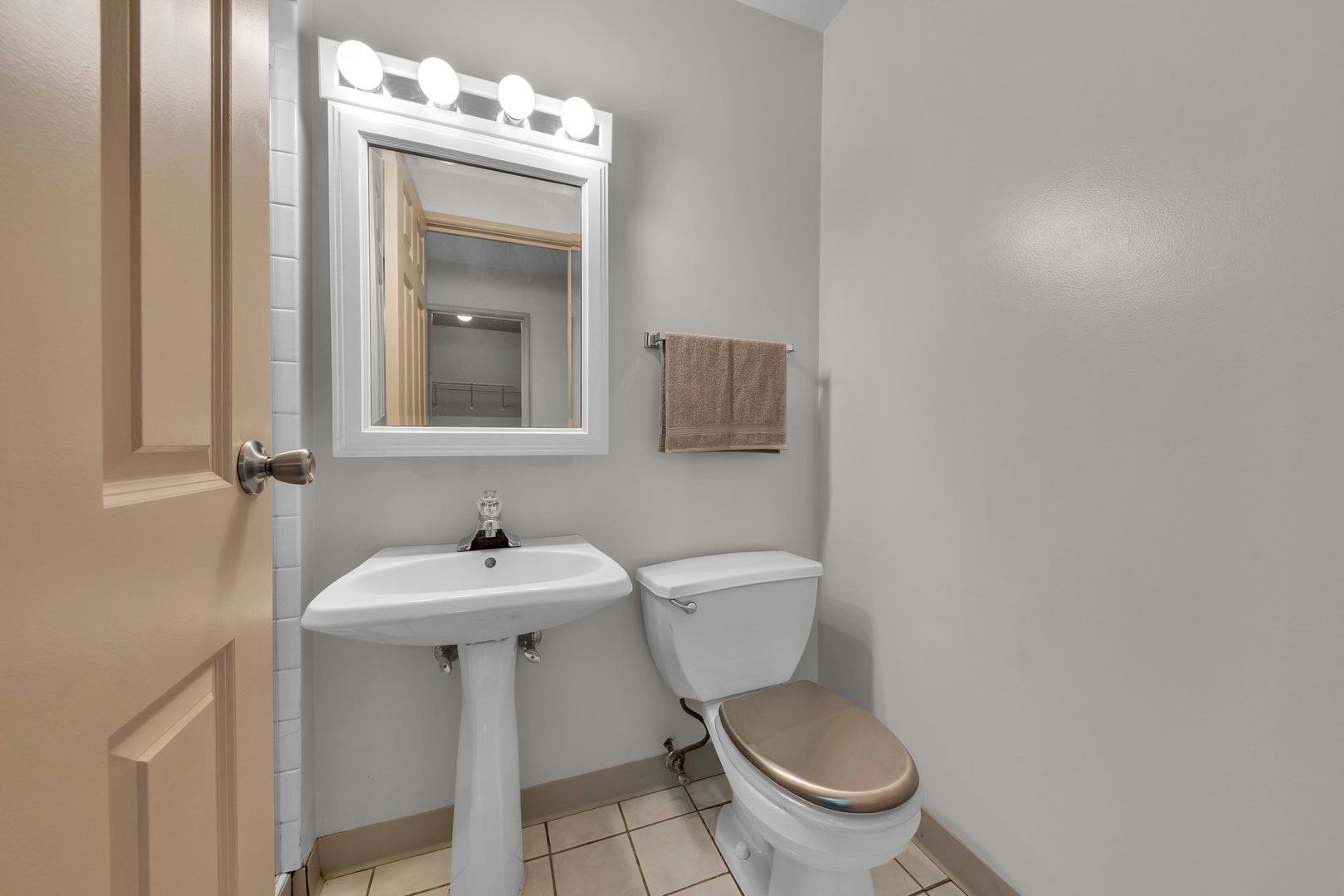 216 Douglass Way