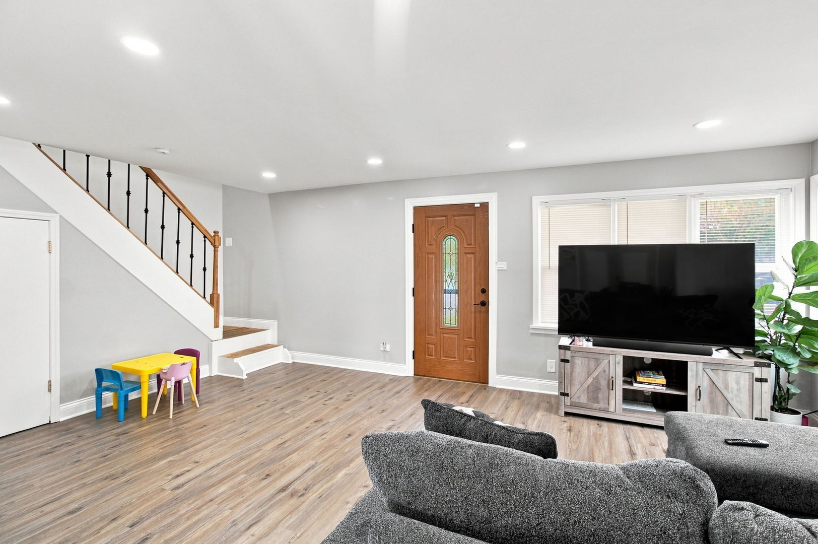 5711 W 87TH Place