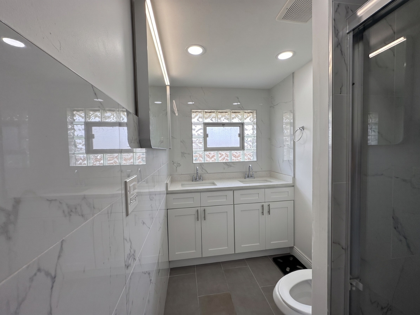 5711 W 87TH Place