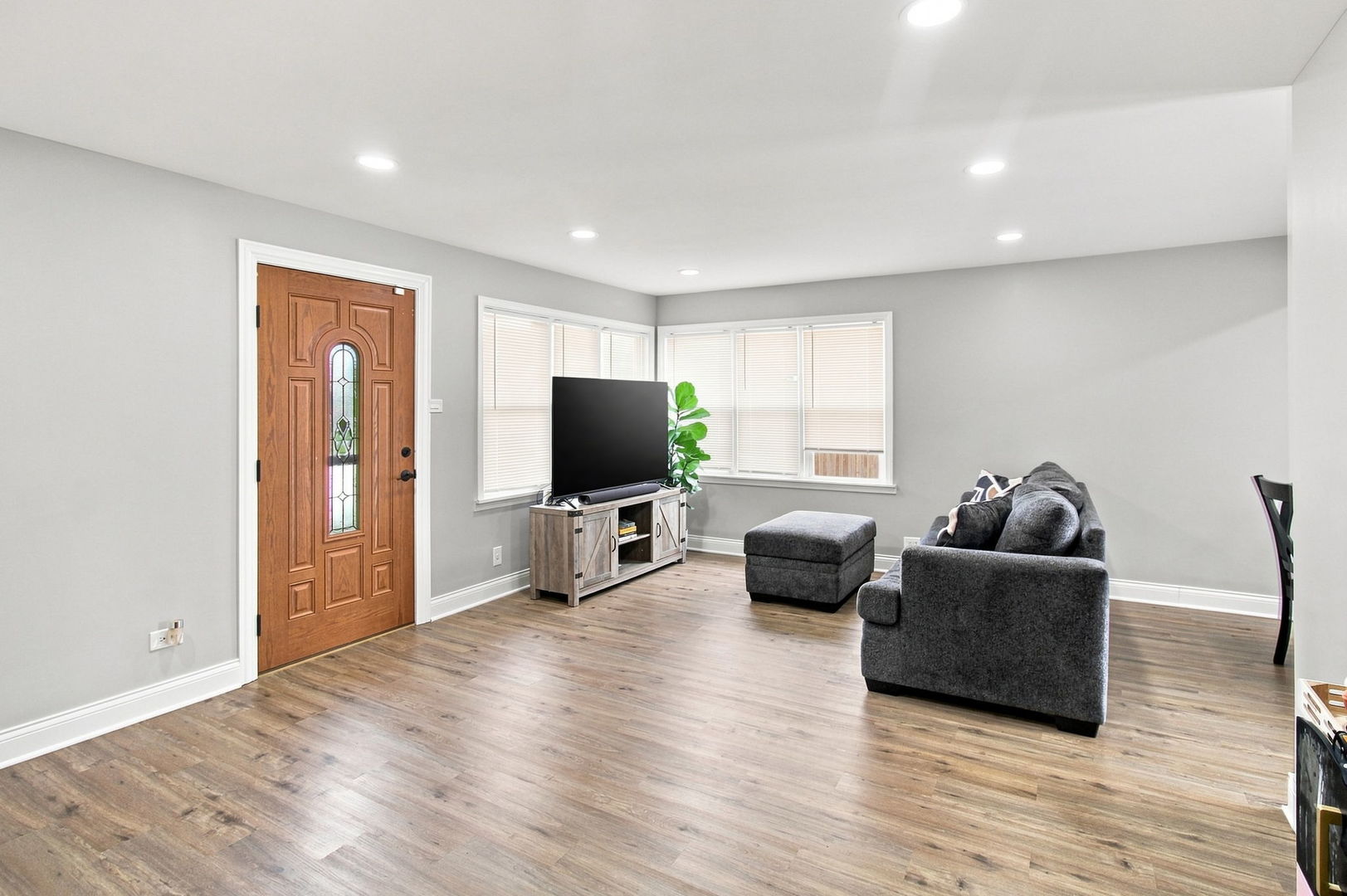 5711 W 87TH Place